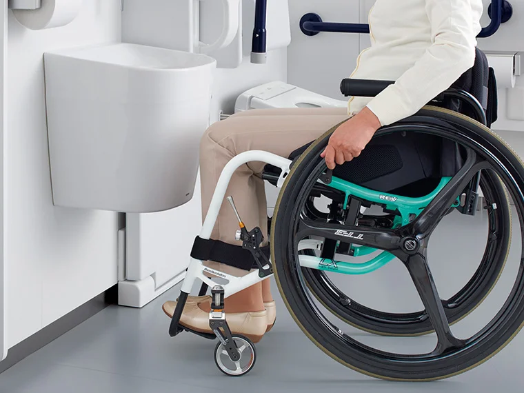 オストメイト　車いすでのアプローチ